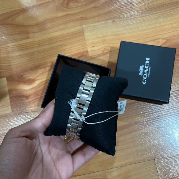 Women’s Coach Watch - Picture 3 of 3